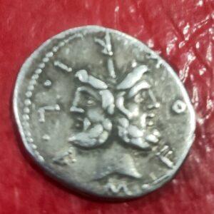 AÑO 110/108. A.C. DENARIO. FAMILIA FURIA. PESO 3,8 GR